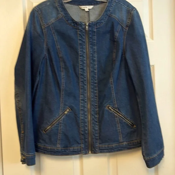 Jean jacket - Picture 1 of 2